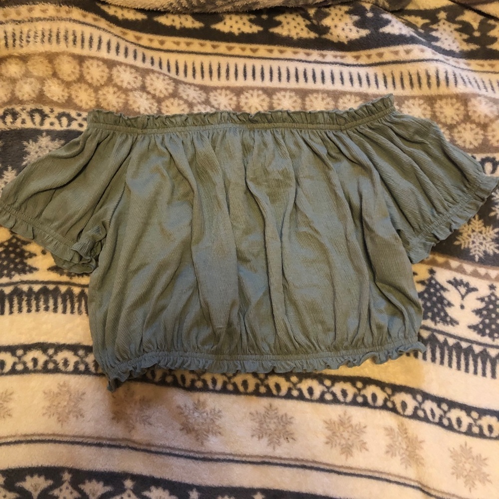 🌸SALE🌸 H&M Green Ruffled Top